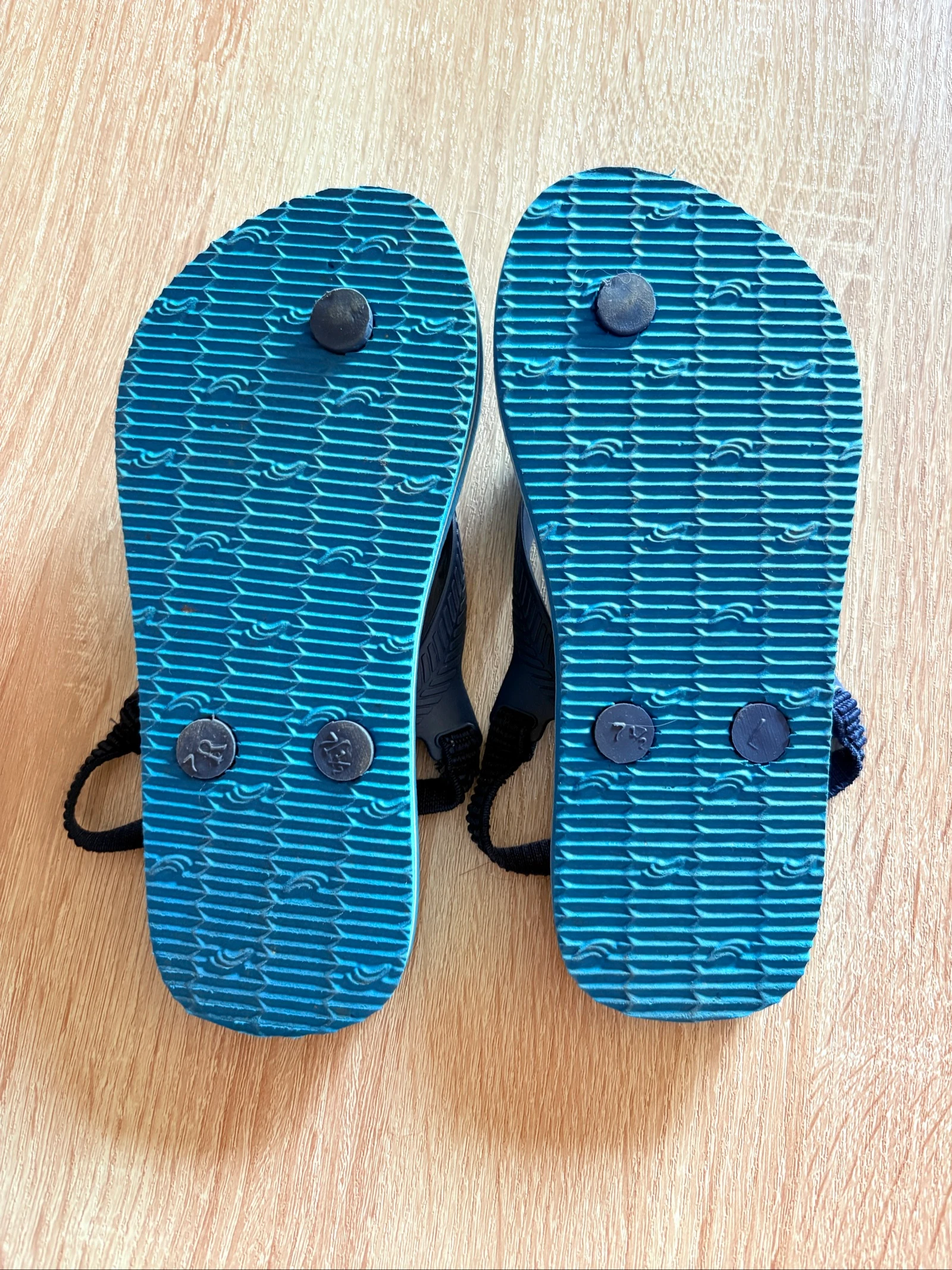 Tongs – photo 3